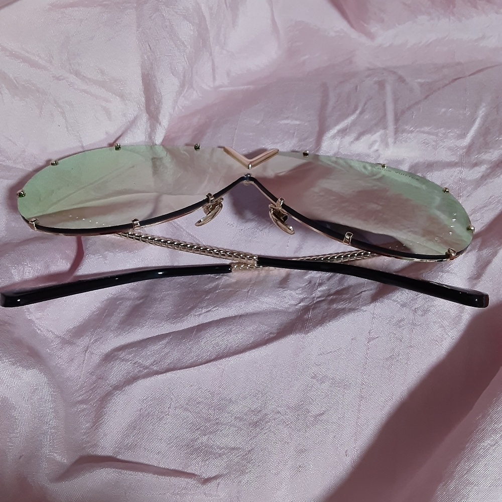LOUIS VUITTON SUNGLASSES - Picture 3 of 11